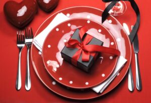 awesome-valentine-decoration-for-dining-room-combine-with-red-pattern-plate-and-red-table-cloth-also-red-heart-candle-black-ribbon-on-wine-glass-small-black-gift-box-with-red-ribbon-for-valentine-celebration-615x421